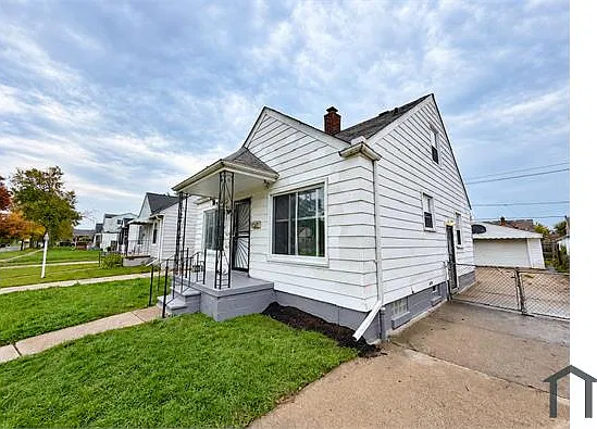 3 bed, 1000 sqft, $1,300 — Photo 2