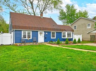 133 Spring Ln, Levittown, NY 11756