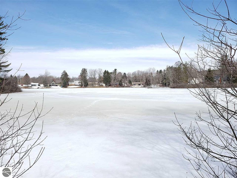 1st image of 315 Arbutus Dr