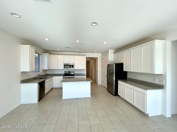 5th image of 677 W Calle Las Varitas