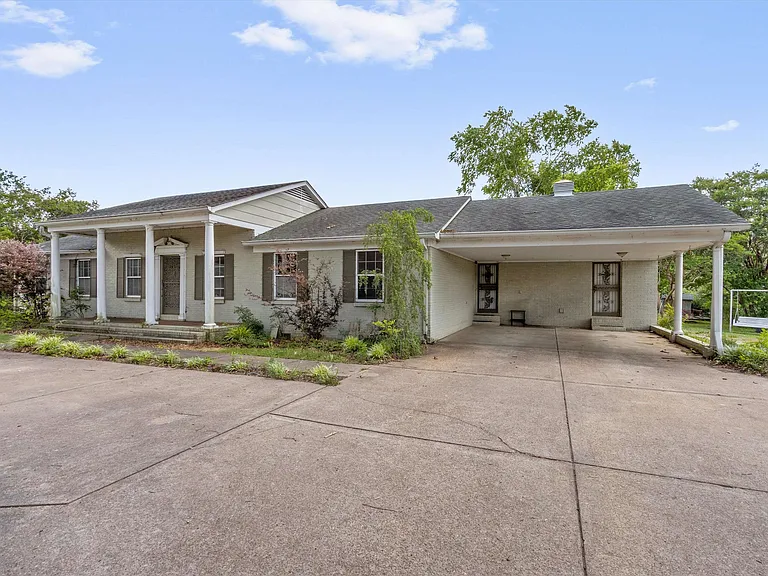 8280 Highway 196 — Photo 37