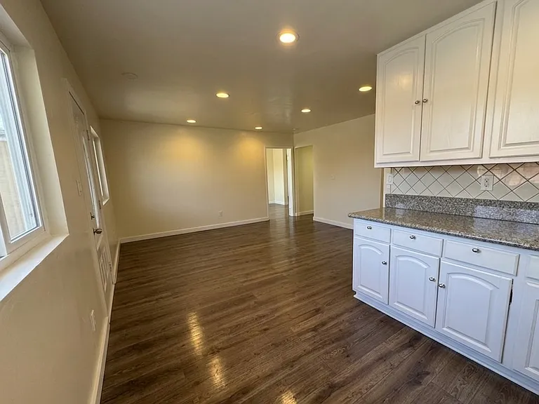 6318 S 10th Ave #A — Photo 1