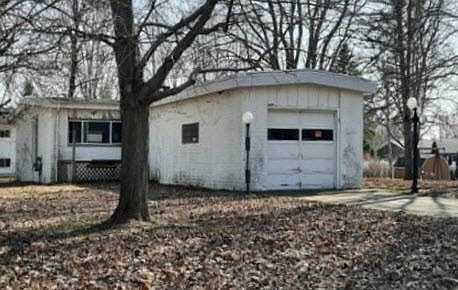 2nd image of 160 Parker Ave