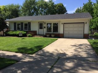 124 Tower Ln, Elk Grove Village, IL 60007