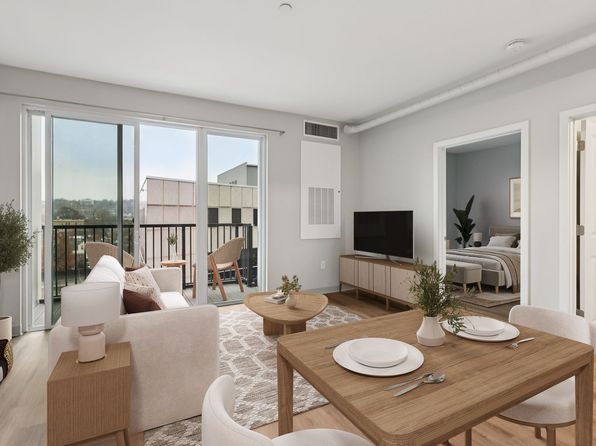 5765 Centre Ave #528