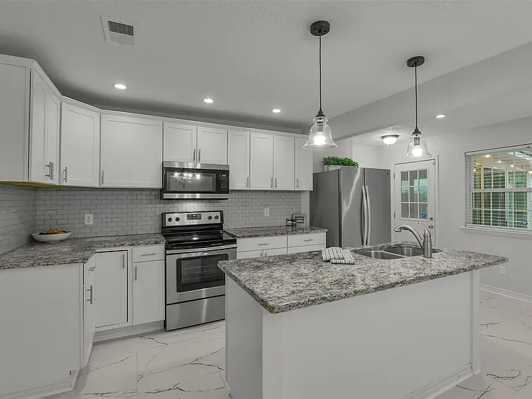 1215 Tejas Blvd — Photo 6