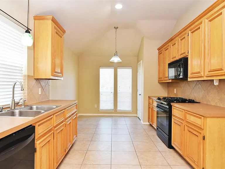 1827 Vanderwilt Ln — Photo 8