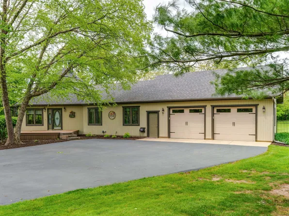 4308 Miller Oaks Dr, McHenry, IL 60051