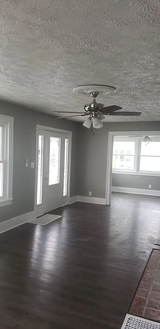 5 bedroom 3 bath home — Photo 3