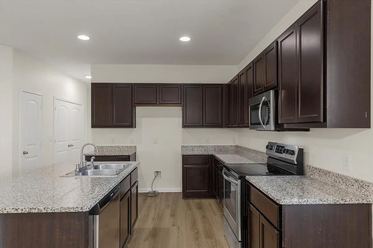 4 bed, 2.0 bath, 1698 sqft, $1,995 — Photo 1