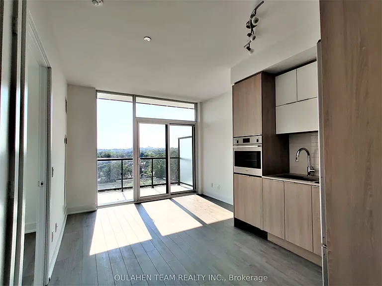 1 Belsize Dr #812 — Photo 3