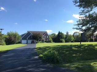 39W349 Woodgate Rd, St Charles, IL 60175