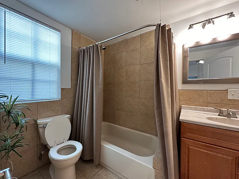 2702 Kenwood Ave #1 — Photo 7