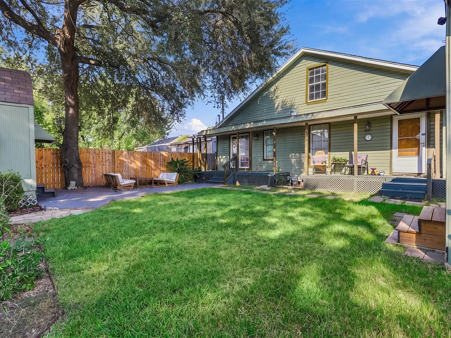 3 bed, 2.0 bath, 1640 sqft, $2,500 — Photo 3