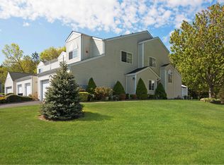 313 Prairie Ct, Manorville, NY 11949