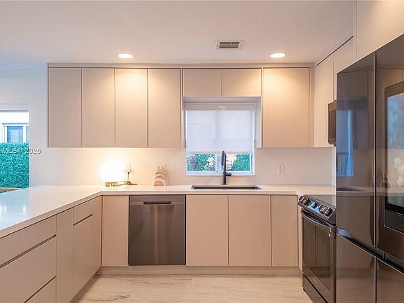 2nd image of 3092 Shipping Ave #3092
