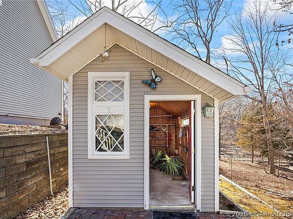 4th image of 185 Jennifer Ln