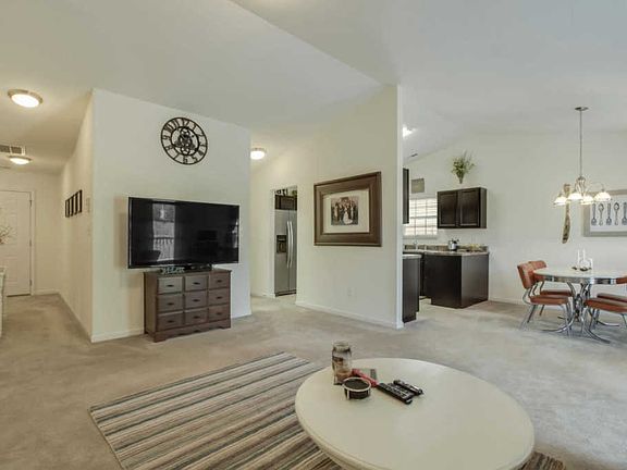 3rd image of 5906 Creekhead Dr