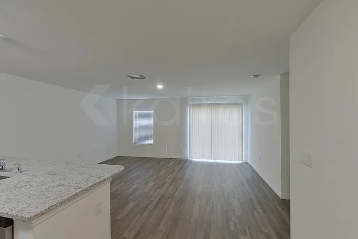 4 bed, 2.0 bath, 1449 sqft, $1,895 — Photo 2