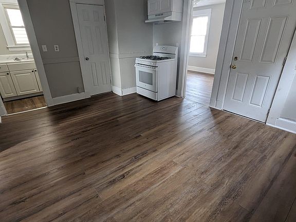 2nd image of 173 Frank St Floor 2