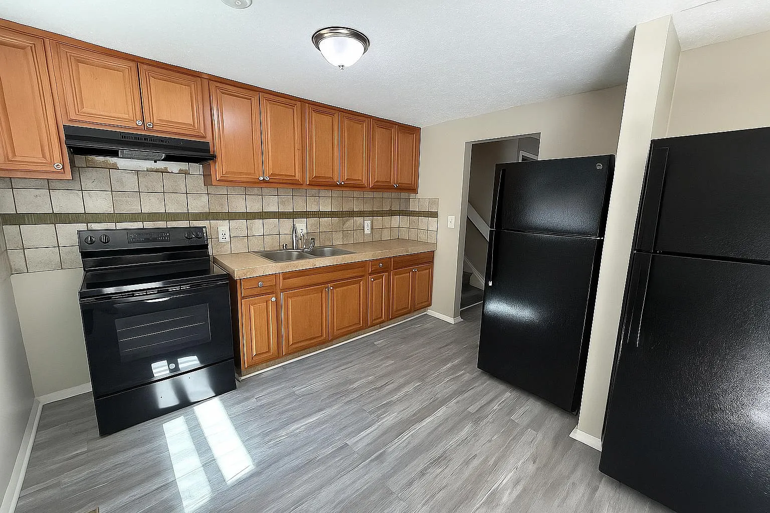 4 bed, 4.0 bath, 2500 sqft, $685 — Photo 2