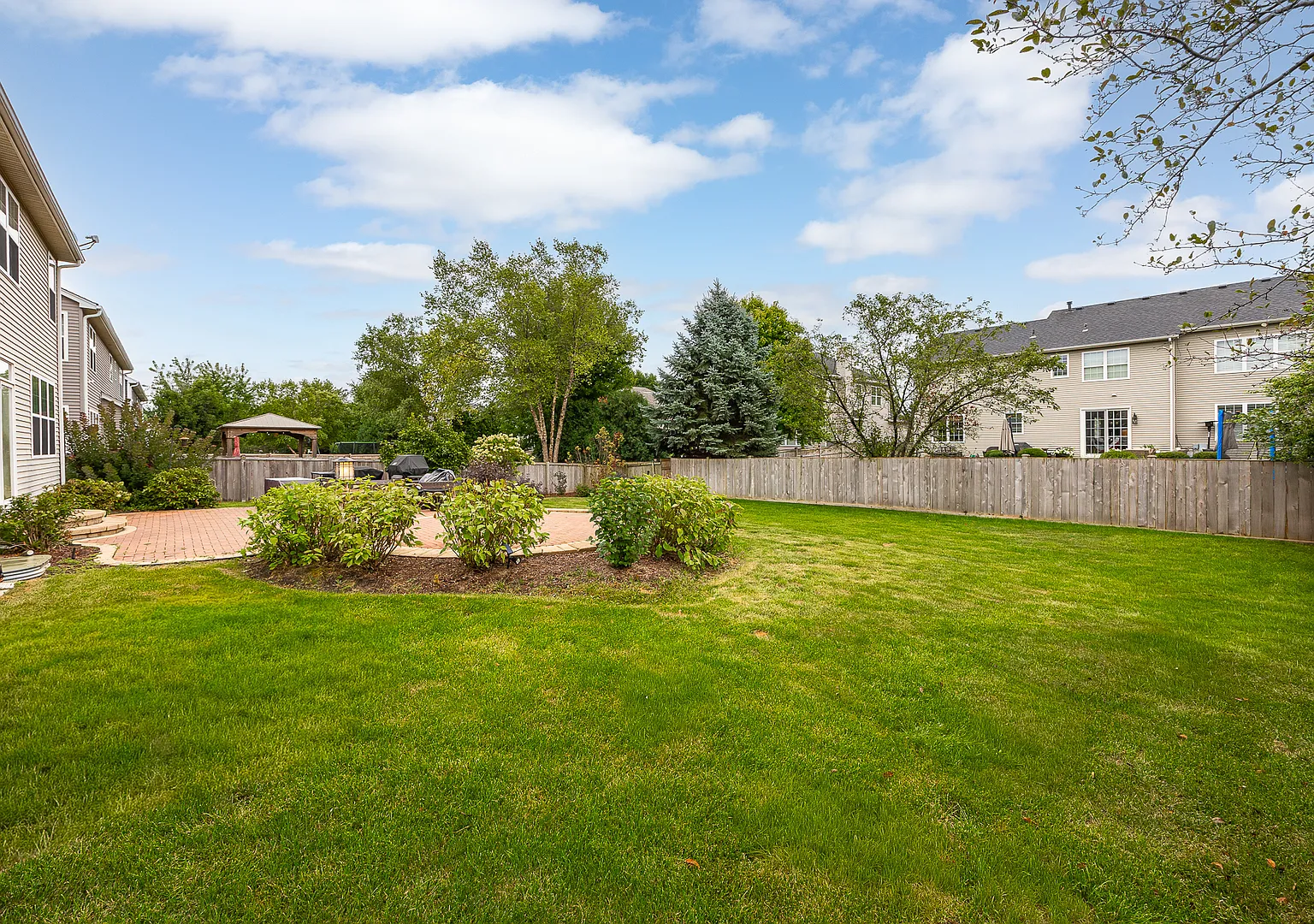 4 bed, 2.5 bath, 2837 sqft, $3,300 — Photo 4