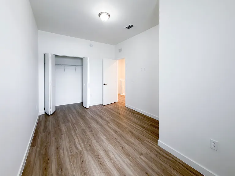 122 NW 10th Pl — Photo 18