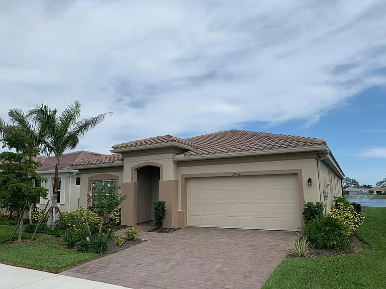 11795 Sistine Ln — Photo 3
