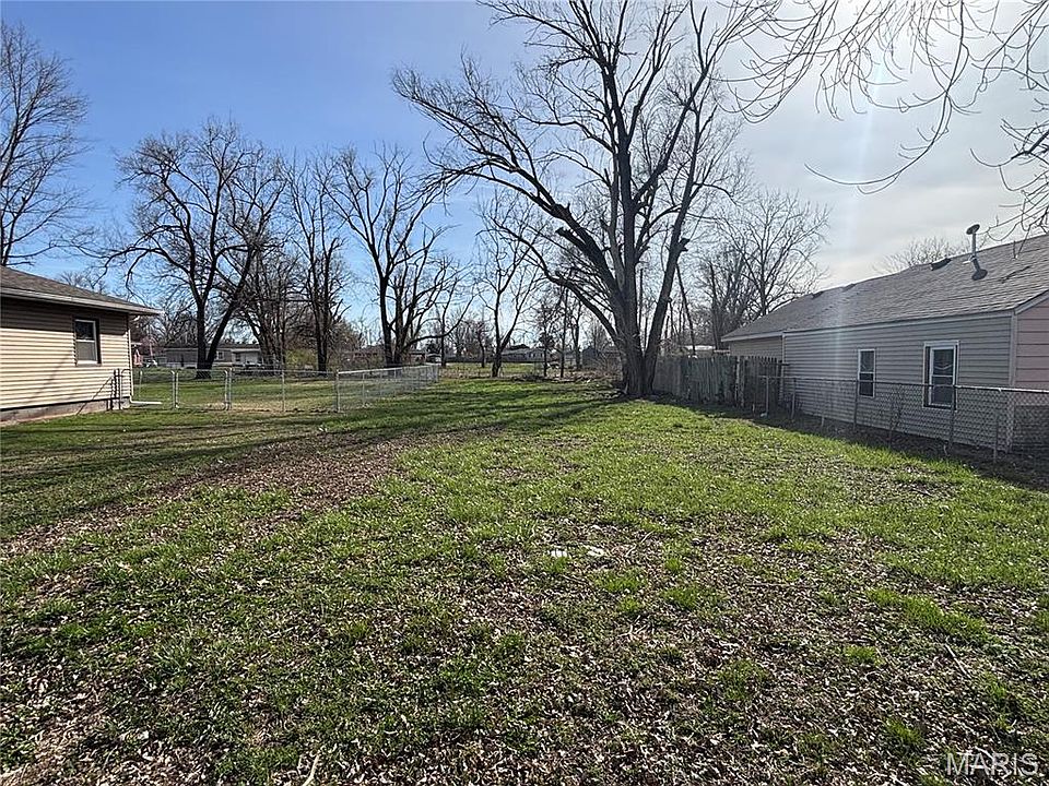 2nd image of 2815 Harding Ave