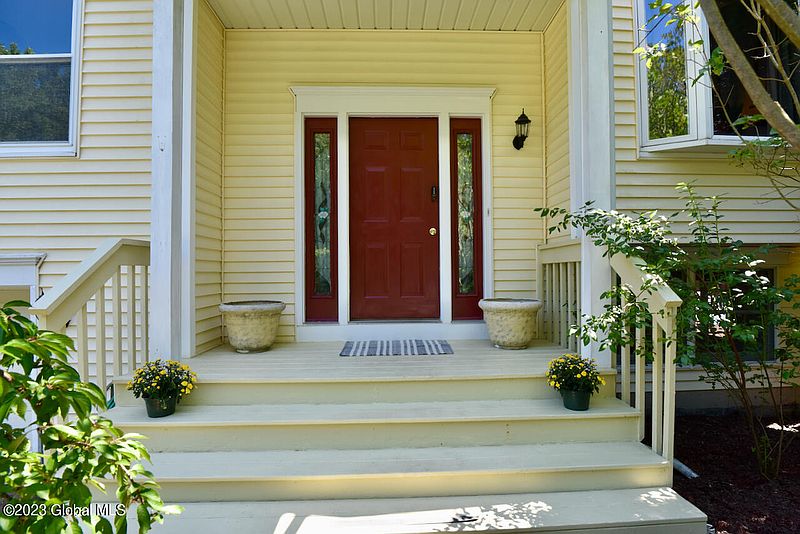 2nd image of 16 Ponderosa Drive