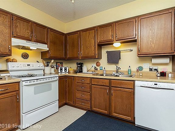 5th image of 4857 Woodland Ave Unit 6