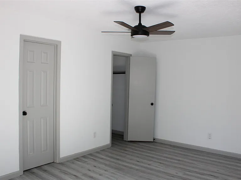 9211 Golden Meadow Dr — Photo 13