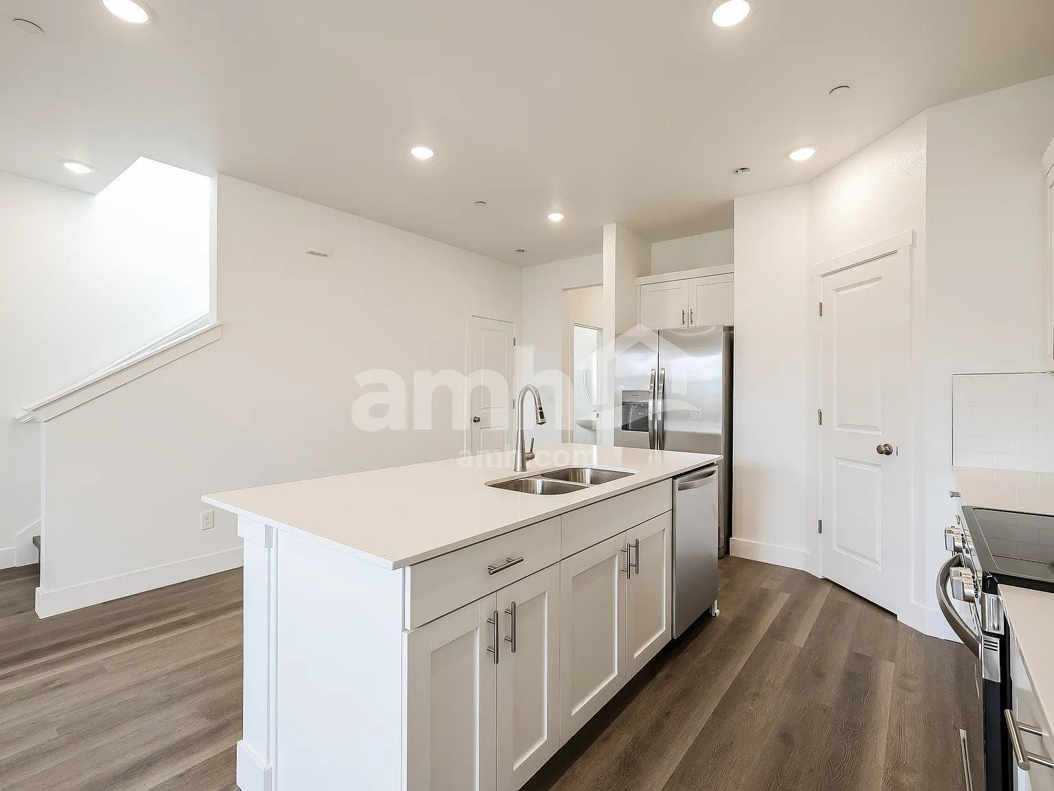 3 bed, 2.5 bath, 1706 sqft, $2,640 — Photo 3