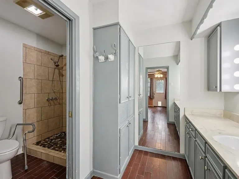 5710 Glasgow Ln — Photo 7