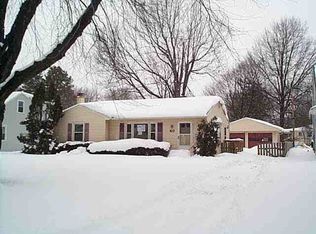 40 Arrowhead Dr, Rochester, NY 14624