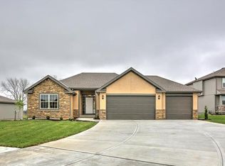 7245 NW Lundergan Ct, Parkville, MO 64152