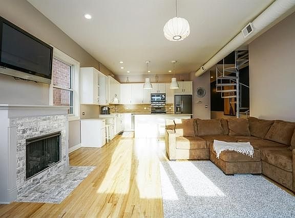 2nd image of 465 N Green St Unit 4N