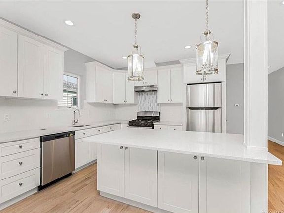 4th image of 132 Belknap Ave #4