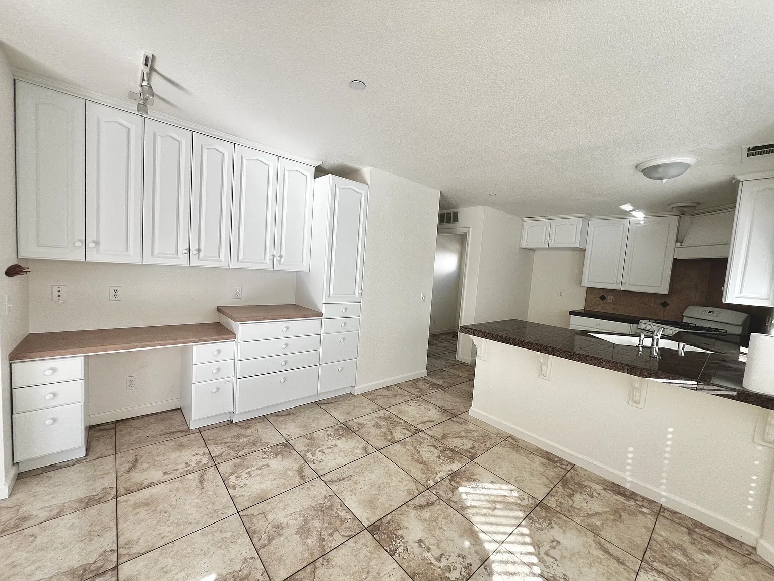 3202 Rockview Pl — Photo 4