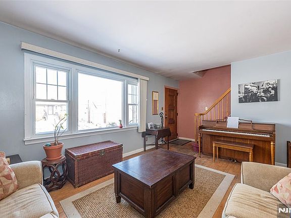 3rd image of 492 North Ave