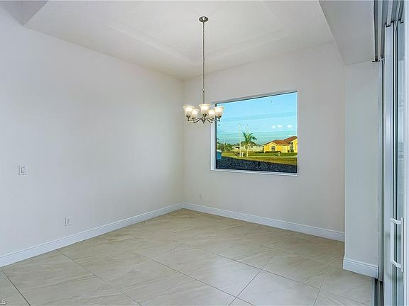 5th image of 617 NW 37th Pl