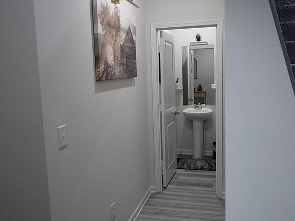 4th image of 279 Limestone Cir