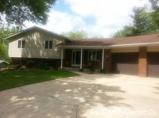 2403 S 4th St, Effingham, IL 62401