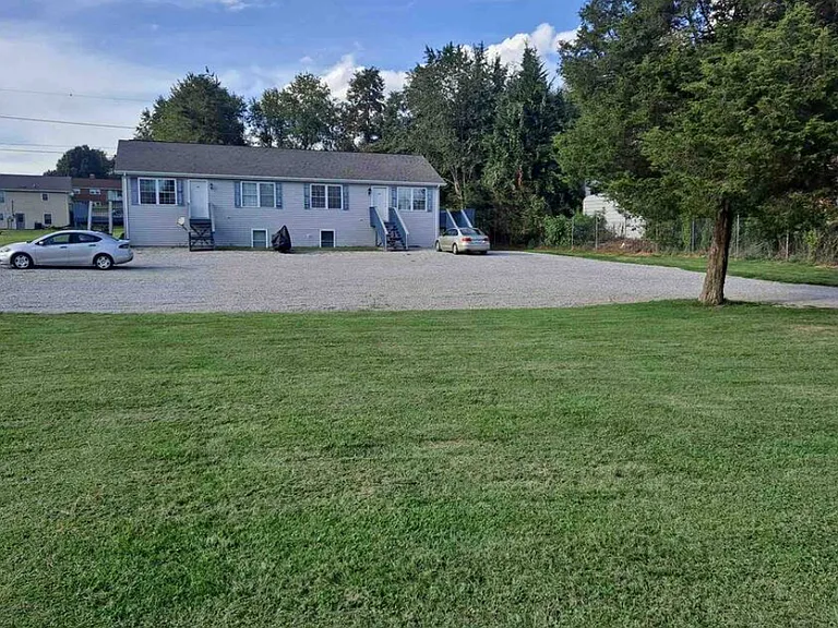 1444 Thomas Ln — Photo 4