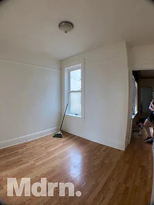 Rented by Mdrn Residential | media 13