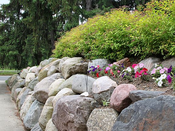 5th image of 1040 Indianwood Rd