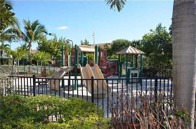 1215 Rosegate Blvd — Photo 44