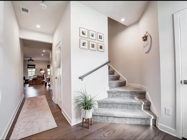 7883 Pinnacle Point Dr, West Chester, OH 45069