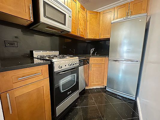 2nd image of 41 W 90th St #4E