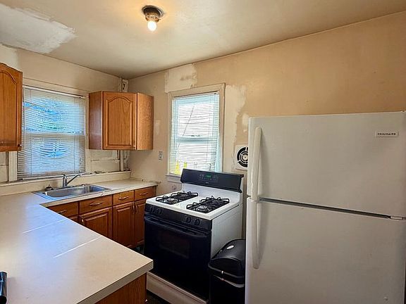 5th image of 4606 Burlington Rd